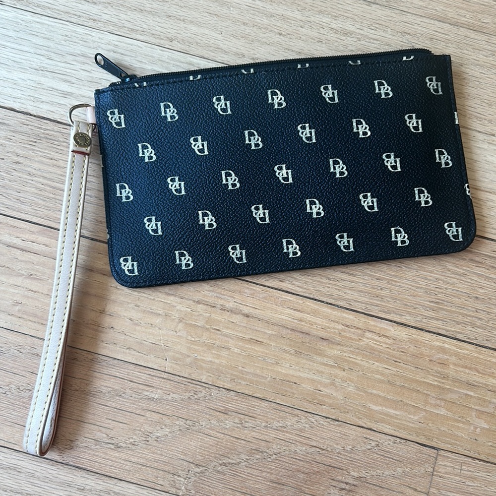 DOONEY AND BOURKE black and cream wristlet - Picture 4 of 6